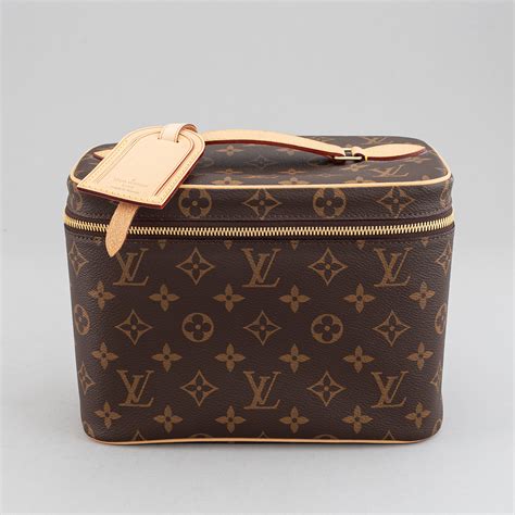 lv vanity case